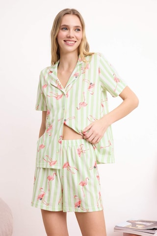 Pijama de la Trendyol pe verde: față