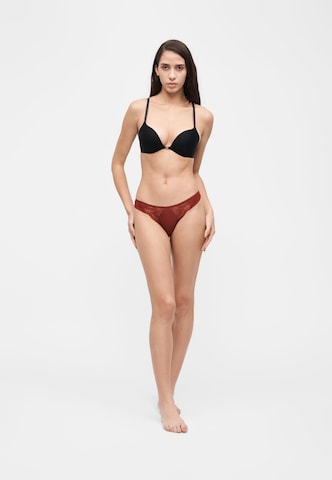 TRIUMPH - Tanga 'Love in Lace' em vermelho: frente