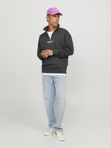 JACK & JONES Sweatshirt in Grau