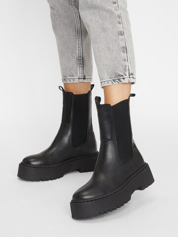 PS Poelman Chelsea Boots in Black: front