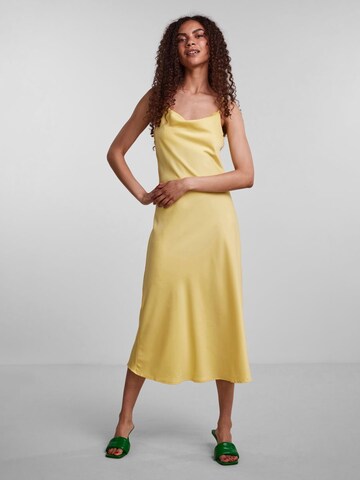 Rochie de cocktail 'Dottea' de la YAS pe galben: față