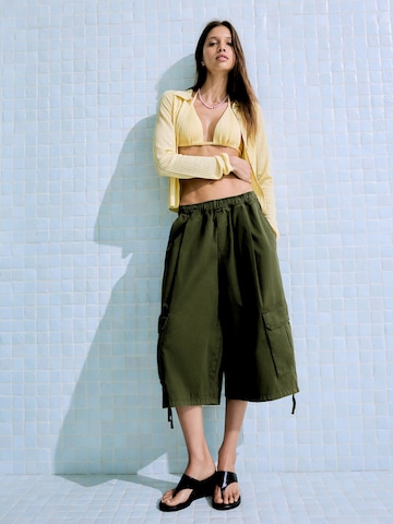 Loosefit Pantalon cargo Bershka en vert