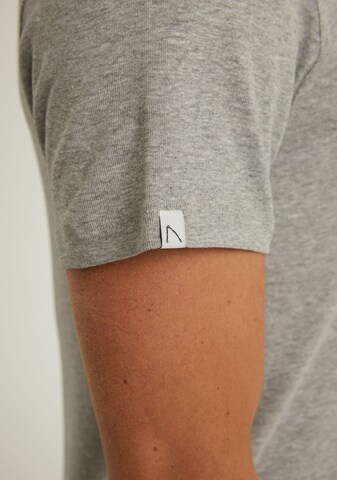 CHASIN' Shirt 'Base-B' in Grey