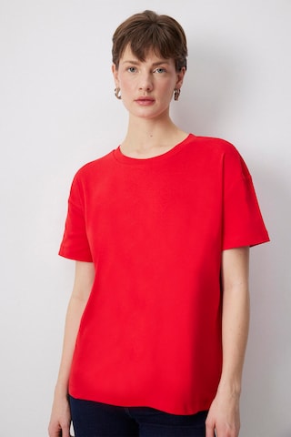 T-shirt Touche Prive en rouge : devant