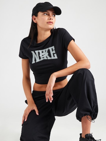 Nike Sportswear Тениска в черно: отпред