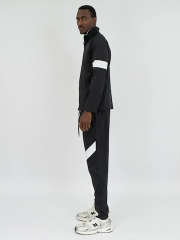 Tapered Pantaloni sportivi 'HYPE Jogger' di DRILLS Apparel in nero