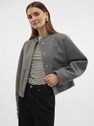 VERO MODA Overgangsjakke 'VMFortunecarol' i grå