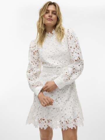 Robe de cocktail VERO MODA en blanc