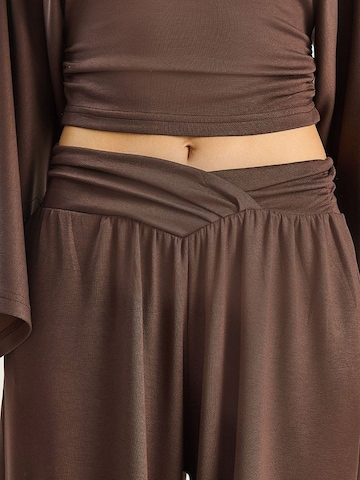 Bianco Lucci - Calças de fato em castanho