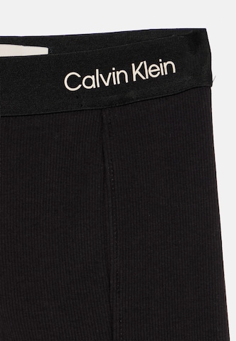 Calvin Klein Jeans Rozkloszowany krój Spodnie w kolorze czarny