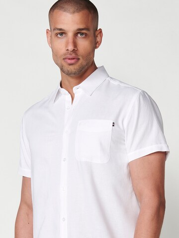 Regular fit Camicia di KOROSHI in bianco