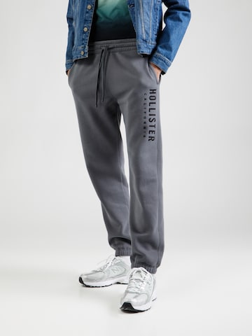 Tapered Pantaloni de la HOLLISTER pe gri: față