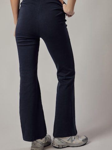évasé Leggings 'Panta Jazz in Interlock' OWN Off With Nature en bleu