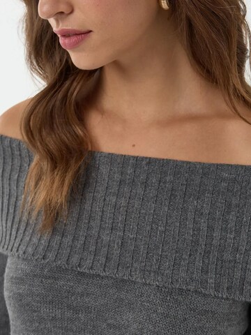 Hiccup Sweater in Grey