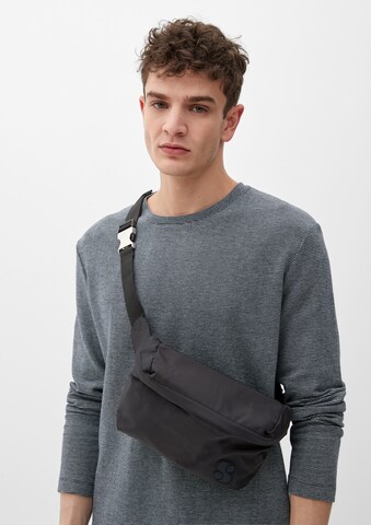 s.Oliver Gürteltasche in Schwarz: Vorderseite