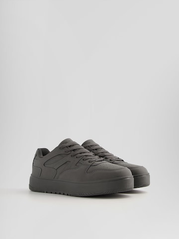 Bershka Sneakers in Grey