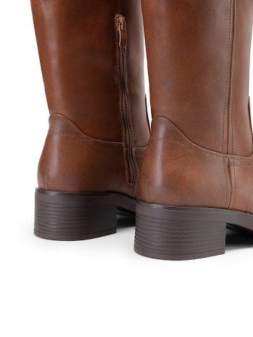 Dream Pairs Boots in Brown