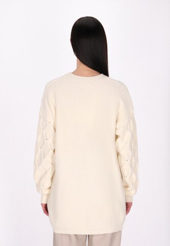 Pullover extra large di Usha in bianco