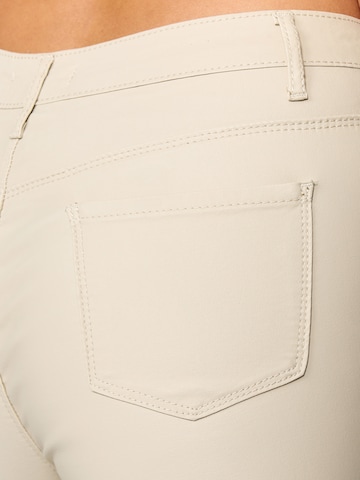 Elara Skinny Jeans i beige