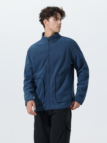 YOUTHUP Between-Season Jacket in Blue