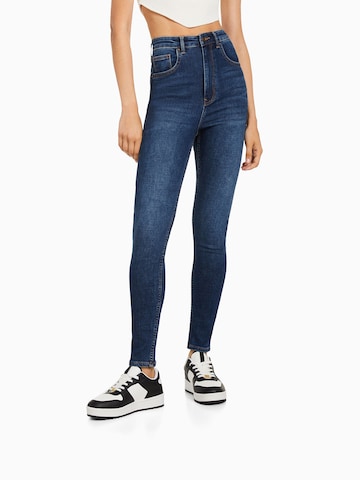 Skinny Jeans de la Bershka pe albastru: față