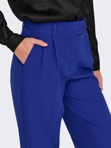 ONLY - Regular Calças com pregas 'LANA-BERRY' em azul