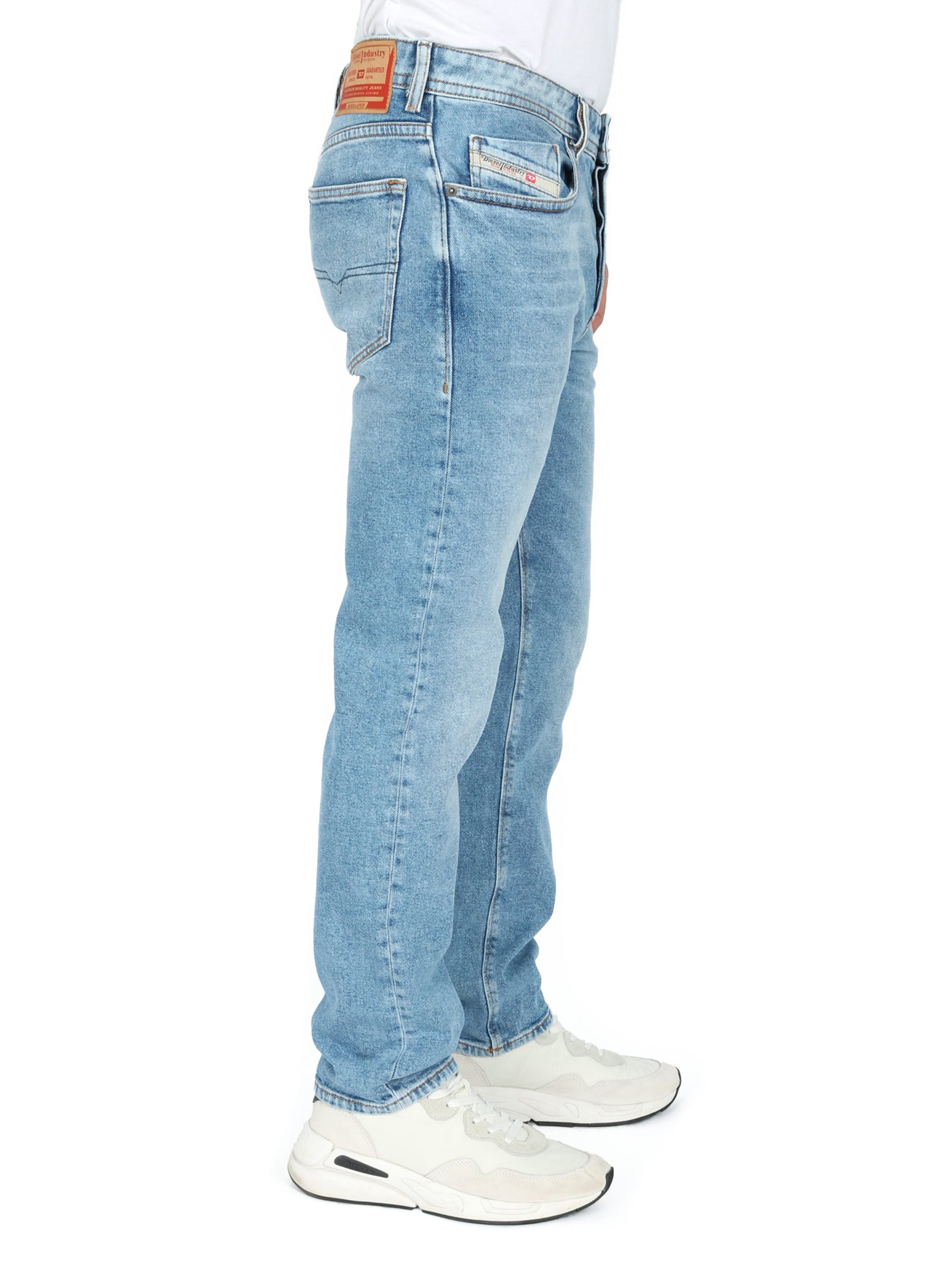 DIESEL Tapered Jeans 'BUSTER-X'‌‌‌‌‌‌‌ in Blau