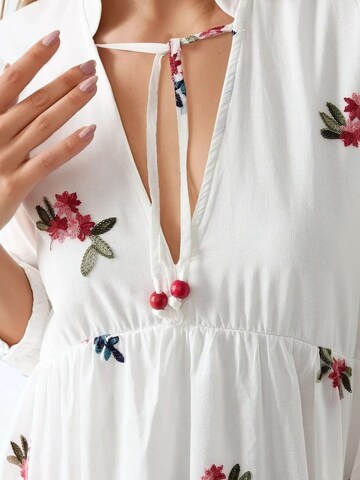 Hiccup - Vestido em branco