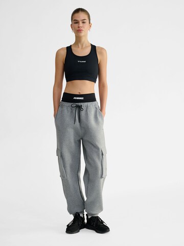 Hummel Tapered Cargo trousers in Grey
