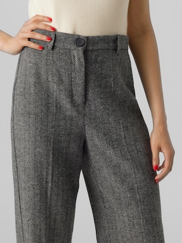 VERO MODA Loose fit Pleated Pants 'Lizzie' in Grey