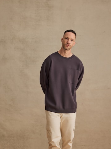 DAN FOX APPAREL Sweter 'Timur' w kolorze szary: przód