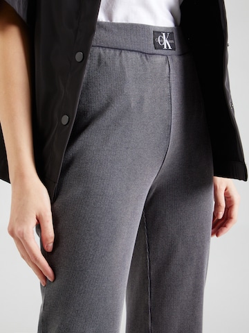 Bootcut Pantaloni di Calvin Klein Jeans in grigio
