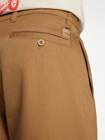 ALPHA INDUSTRIES - Loosefit Pantalón chino en marrón