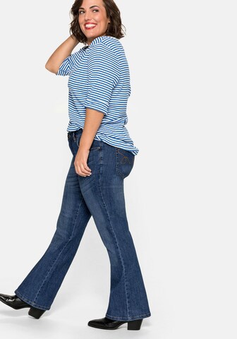 SHEEGO Bootcut Jeans 'Maila' in Blauw