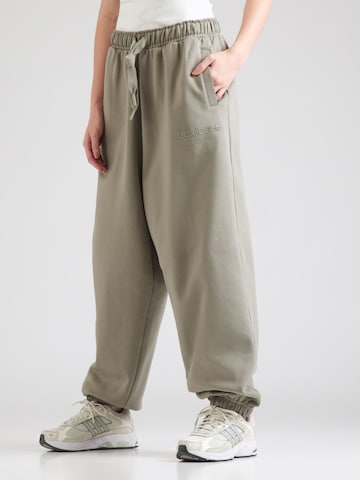 ADIDAS ORIGINALS Tapered Παντελόνι 'Essentials' σε πράσινο: μπροστά