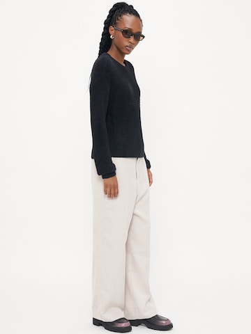 Vero Moda Petite Svetr 'VMPUFF' – černá