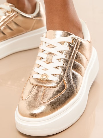 Lipsy Sneaker in Gold