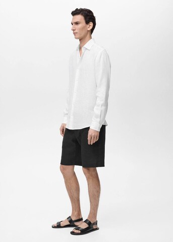 Coupe regular Chemise 'Parrot' MANGO MAN en blanc