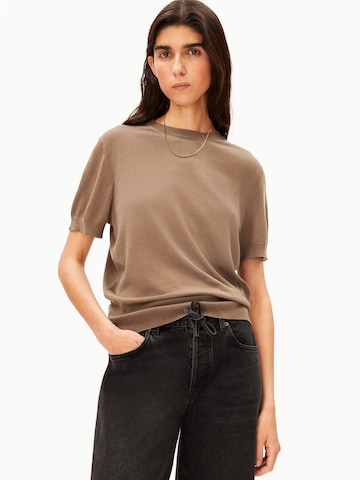 ARMEDANGELS T-Shirt FINE KNIT in Braun: Vorderseite