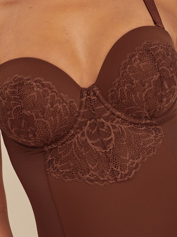 Robe gainante Next en marron