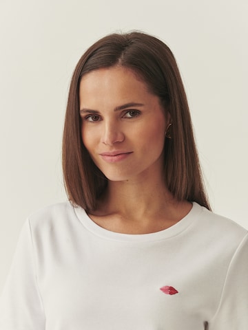 Tricou 'AJMIRJA 3' de la TATUUM pe alb