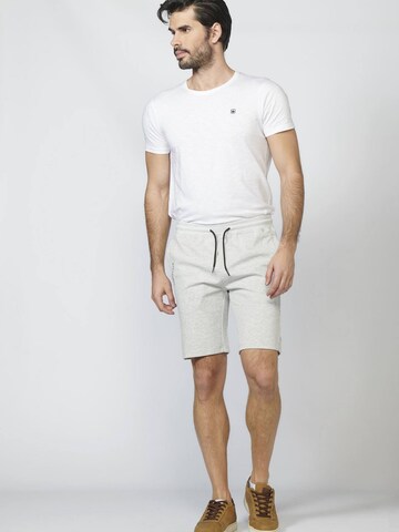 KOROSHI Regular Shorts in Grau