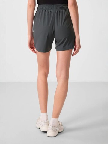 Tommy Life Regular Sports trousers in Green