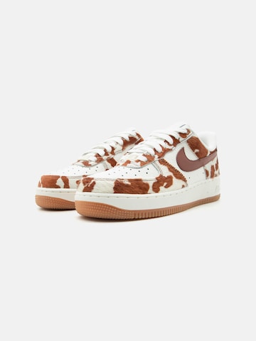 Baskets basses 'AIR FORCE 1 '07'' Nike Sportswear en marron