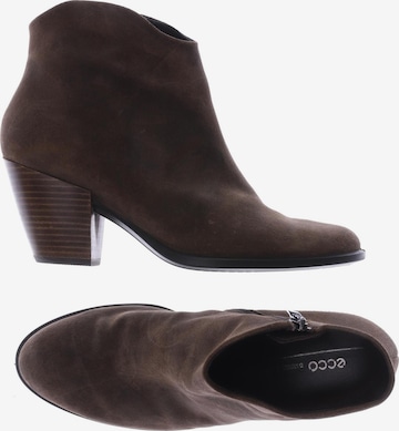 ECCO Dress Boots in 39 in Brown: front