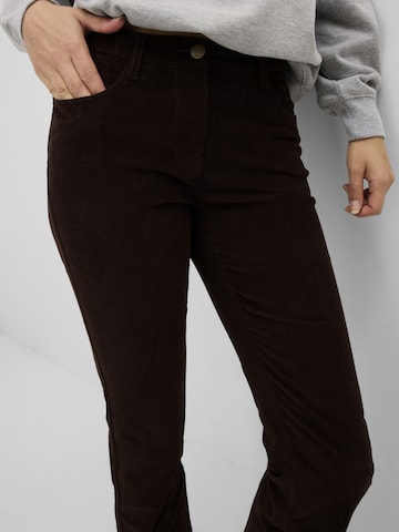 bonprix Slimfit Kalhoty – hnědá