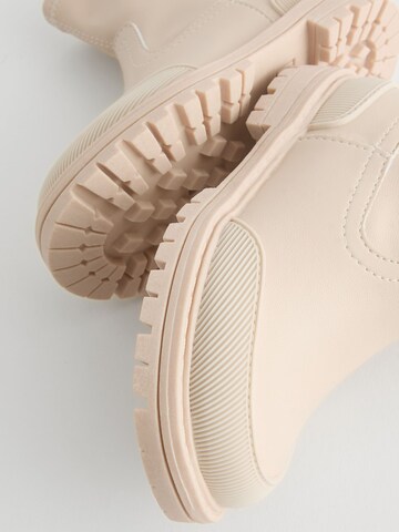 Next Stiefel in Beige