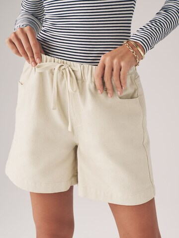 The Set Regular Shorts in Beige