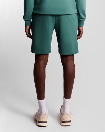 Regular Pantalon Lyle & Scott en vert