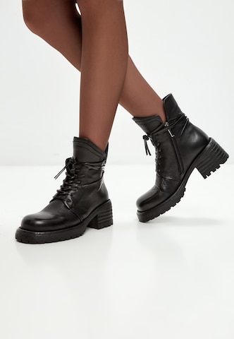 Bottines à lacets CESARE GASPARI en noir
